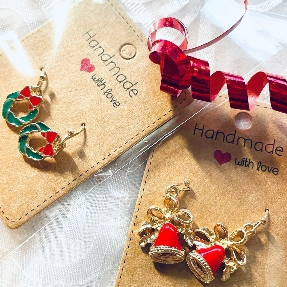 🎁✨ NWT 2-Pair Festive Drop Earrings – Ideal for Xmas & Holiday Looks 🎄